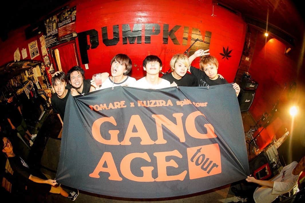 のインスタグラム：「2023.8.8 FOMARE x KUZIRA split tour Gang Age tour  横須賀かぼちゃ屋  photo by @ruihashimoto   #FOMARE #KUZIRA #GangAge」