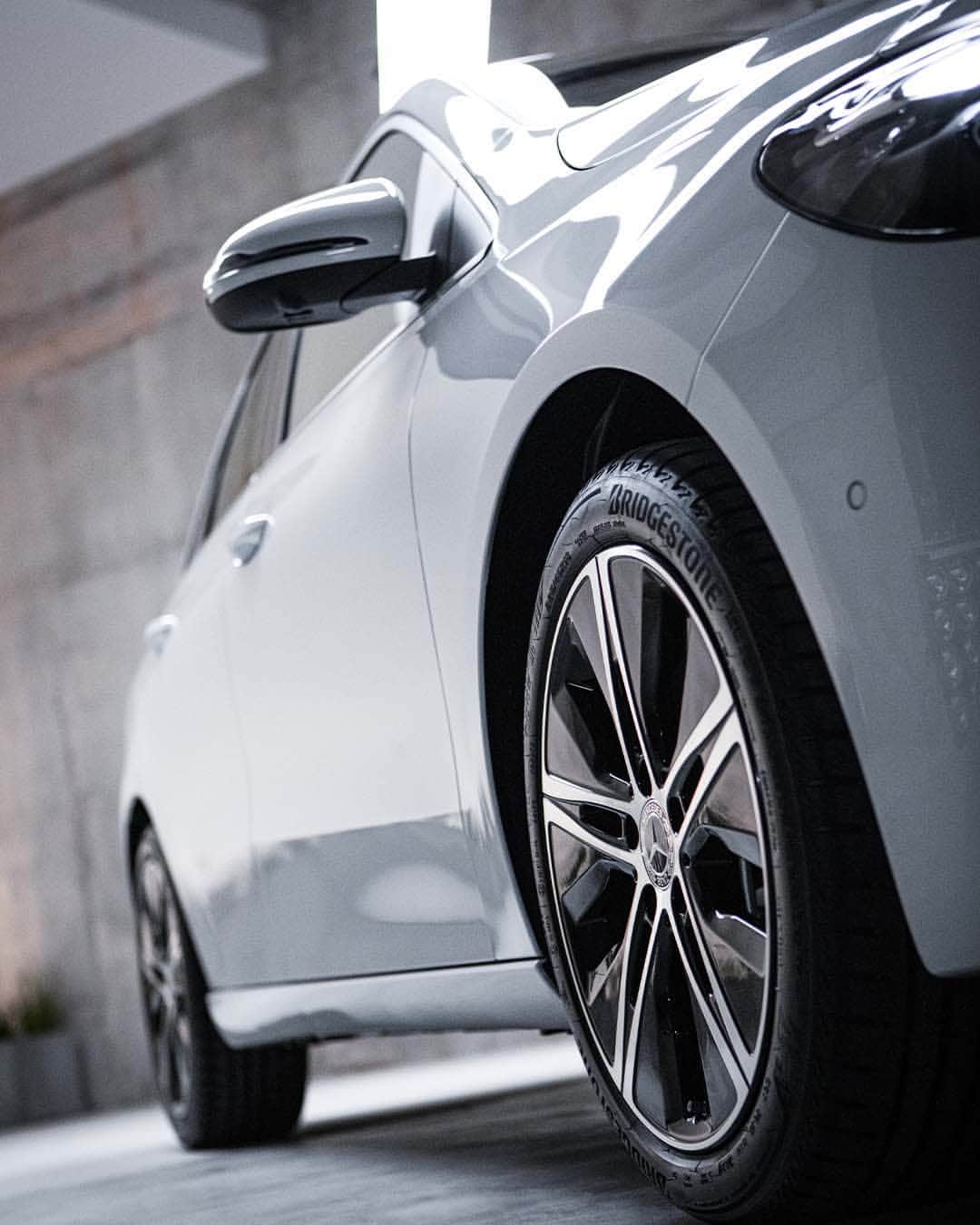 メルセデス・ベンツさんのインスタグラム写真 - (メルセデス・ベンツInstagram)「Smooth sailing: with its sleek exterior, sporty bumper and radiator grille, the new #BClass delivers that special dynamic boost.   #MercedesBenz」8月9日 17時00分 - mercedesbenz
