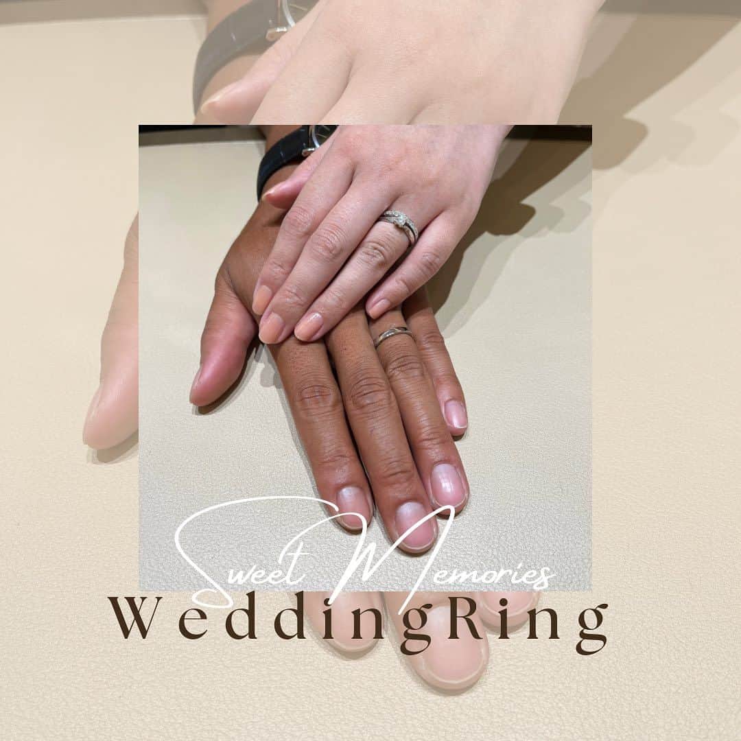j_paris_bridalのインスタグラム：「————————————————  【お客様Photo💍】 ⁡ みなさまこんにちは😊 お客様のお写真を投稿させていただきます💓  ダイヤモンドがぎっしりと敷き詰められたデザインとシンプルな中にもデザイン性のあるご結婚指輪をペアでお選びいただきました💍✨️ 華やかなお手元が素敵です🥰  ジュエリーパリでは指輪を選ぶ時間も楽しんでいただきたいという想いからスタッフが一から丁寧にご案内し、お2人の大切な指輪選びのサポートをさせて頂きます☺️💍 ⁡ 詳しくはお電話、メールにてお気軽にお問い合わせくださいませ📩 皆様のお越しを心よりお待ちしております♪  ————————————————  #婚約指輪 #結婚指輪 #マリッジリング #エンゲージリング #ブライダルリング #結婚指輪福井 #結婚指輪人気 #ジュエリーパリ福井 #婚約指輪福井 #婚約指輪人気 #結婚指輪おすすめ #ブライダル指輪 #結婚指輪専門店 #婚約指輪おすすめ #婚約指輪専門店 #ring #marriage #bridal #wedding #結婚 #ウェディング #プレ花嫁 #ブライダル  #結婚式  #結婚式準備 #福井のいいところ #jewelryparis #ジュエリーパリ」