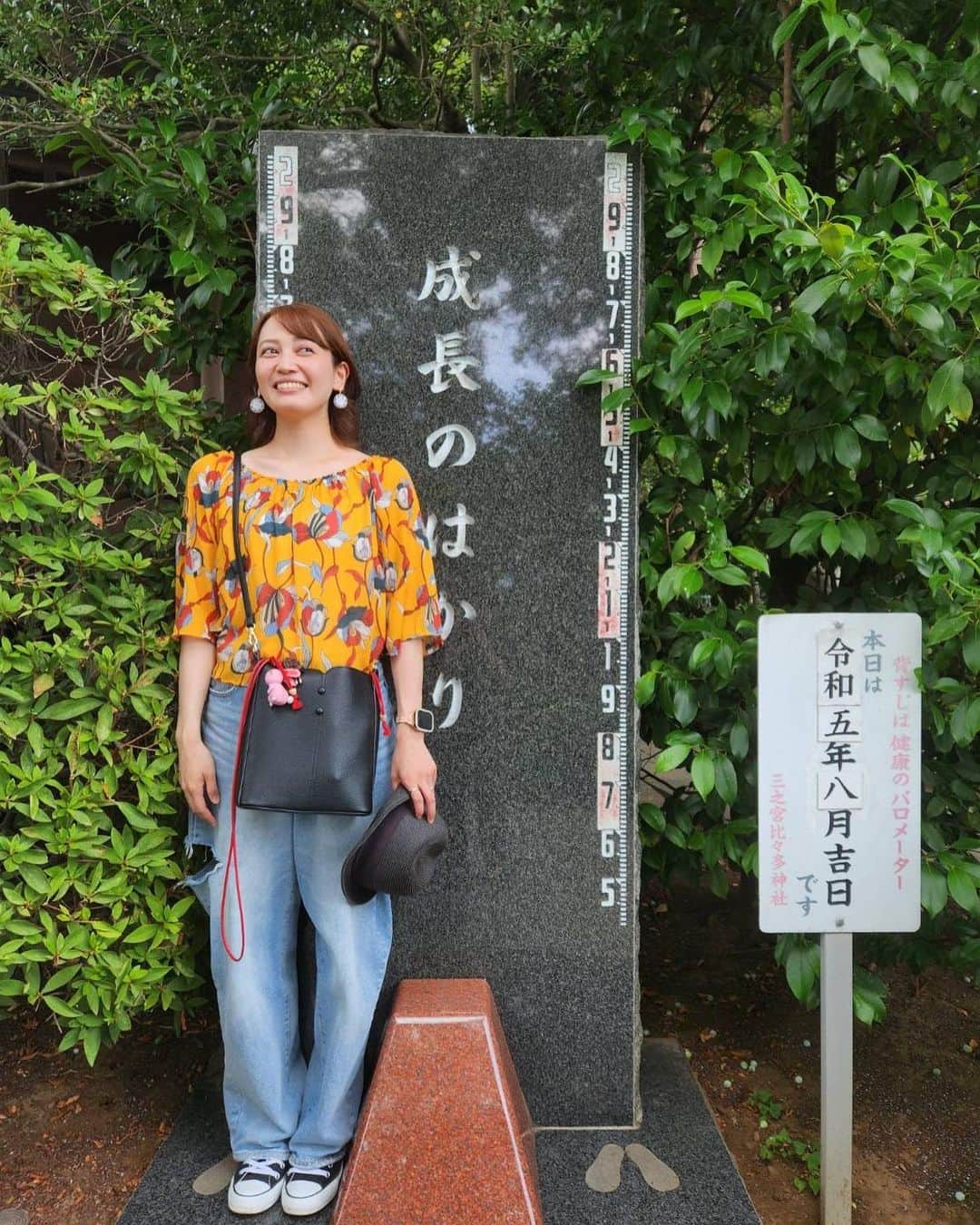 植田麻友美さんのインスタグラム写真 - (植田麻友美Instagram)「比々多神社さん⛩  神奈川県伊勢原市三ノ宮に鎮座する  旧相模国最古級の神社さん⛩  神社に鐘楼があるのが珍しく  びっくり‼️  鐘楼を鳴らして身体中清められてるような 清々しい気持ちになりました🍀  境内には、夏を感じる風鈴や  自分の成長を見れる「成長のはかり」  もあって  凄く癒された神社さんでした⛩  また折に触れて参拝させて頂きたいなぁ🍀   #比々多神社   #鐘楼  #神社好きな人と繋がりたい」8月9日 17時08分 - ue_mayutaro