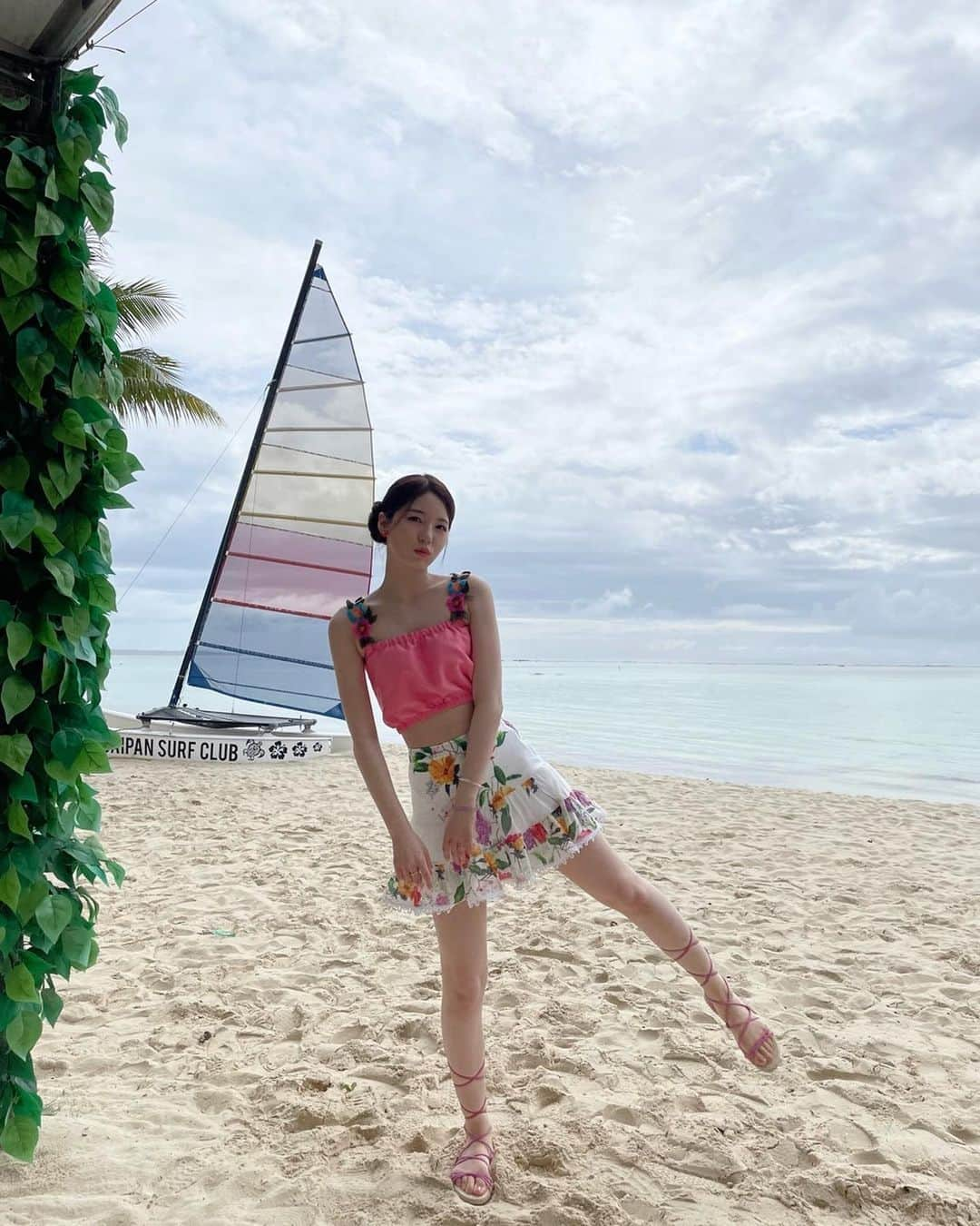 NiziUさんのインスタグラム写真 - (NiziUInstagram)「Saipan🌴🫧🌈 • • • #🌷🌷🌷」8月9日 17時11分 - niziu_artist_official