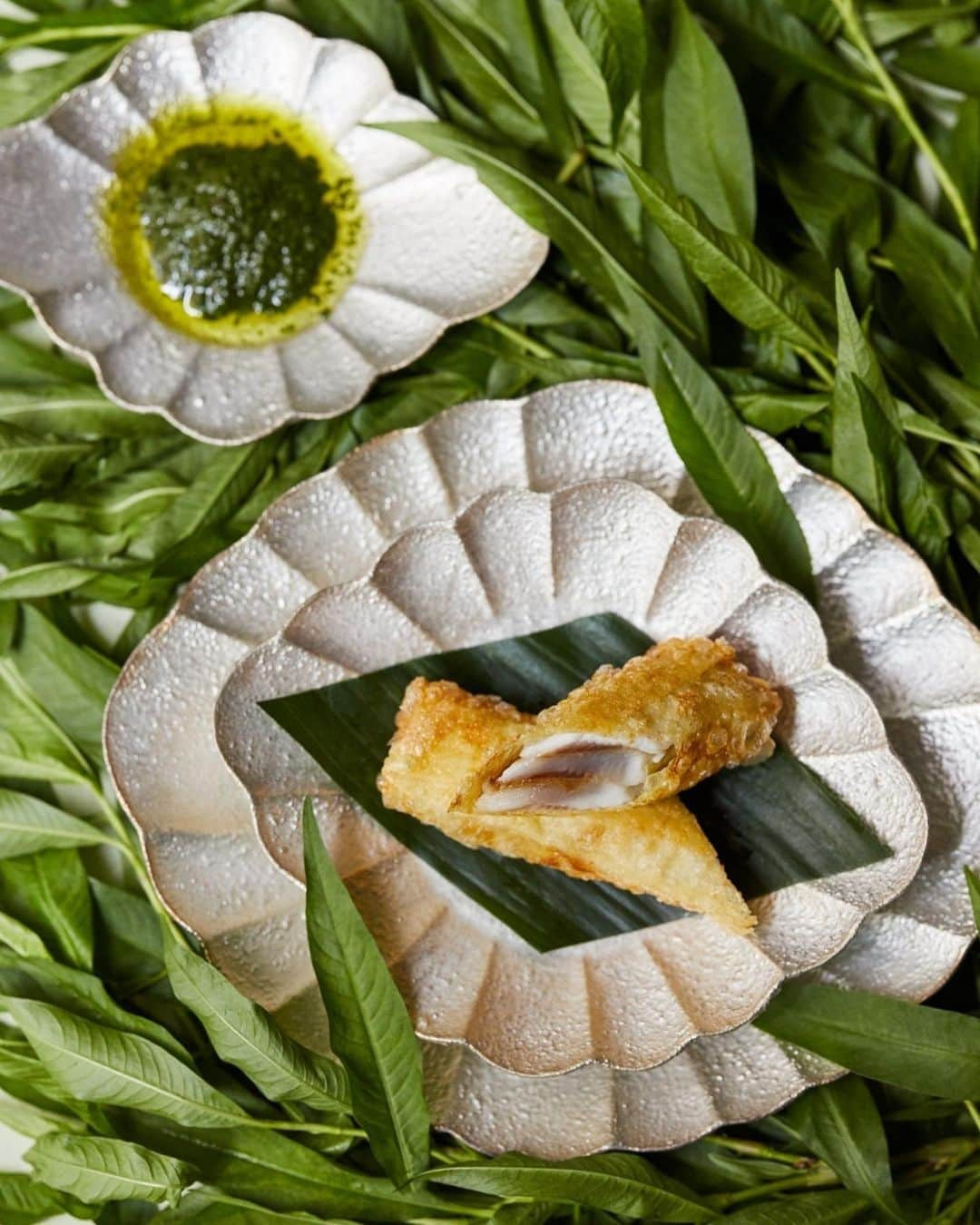 庄司夏子のインスタグラム：「Crispy Ayu with Tade leaf and basil sauce at @ete.restaurant   Ayu is one of the most typical ingredients that can make you feel the summer. And also you can see these green leafs called “Tade”. Since the Heian period (794-1185), it has been used as a condiment to remove the fishy smell when eating fish, and its sterilizing properties were thought to kill insects in river fish. The wisdom and culinary culture of the people of Japan have continued for more than 1,000 years, and it continues to be loved as an indispensable condiment in Japanese seasonal fish  Ayu (sweetfish )dishes. Tade has a unique aroma and pungent flavor that goes well with the bitterness of grilled Ayu entrails and the unique aroma,  It brings us true summer.🐟🍃🌞  (Added behind the shooting 😝)」