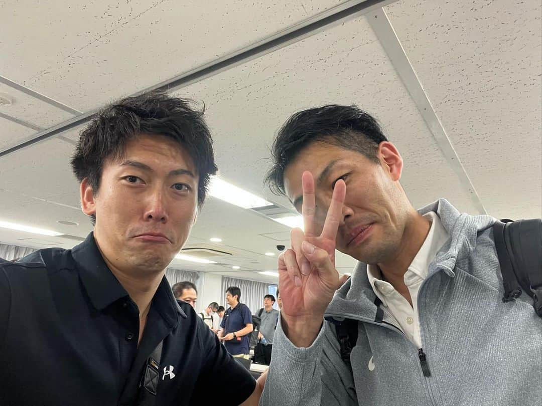 高松卓矢さんのインスタグラム写真 - (高松卓矢Instagram)「コーチ3専門科目研修終了！ バレーボールを愛する仲間達との交流はやはり素晴らしい☺️ 中々会える機会が少ないのでさびしくなりますが、それぞれの場所で頑張りましょう！ 皆さんお疲れ様でした♪ #コーチ3 #バレーボール #研修終了 #実技テスト #ミスったVリーガーは #僕だけじゃないはず笑 #結構テンパる笑 #たかまつり」8月9日 17時23分 - takamatsuri12