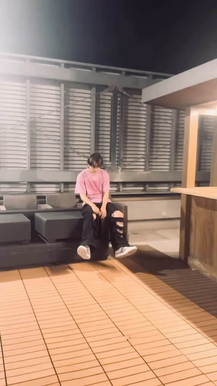 のインスタグラム：「🕺🏿🕺🏿🕺🏿　  #SEVEN Jung Kook  @bts.bighitofficial #Jungkook #bts #army  #kpop  #sevenjungkook #정국 #방탄소년단」