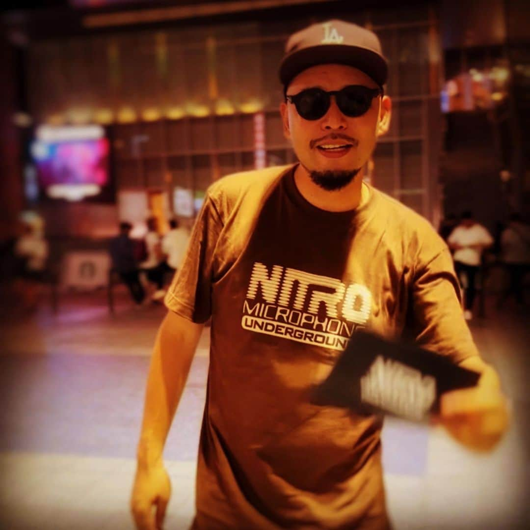 大江健次さんのインスタグラム写真 - (大江健次Instagram)「@nitromicrophoneunderground  伝説のHIPHOP CREW NITRO MICROPHONE UNDERGROUND🔥 ヘッズが騒つきまくりの NMU LOGO COLOR TEE Official Online Shop 明日の12:00発売ヒェ🔥 全12色 全部着て写真撮りたい🤳　✌️😎 もしくは12人で集まって 全色集合写真撮りたい📸  #nitromicrophoneunderground #onlineshop #brandnew #COLOR #Tshirt #全12色 #わたくしは #カナリアイエロー #ダークチョコレート #mckj #こりゃめでてーな #ヒェ🔥」8月9日 17時34分 - mckj_hagestagram