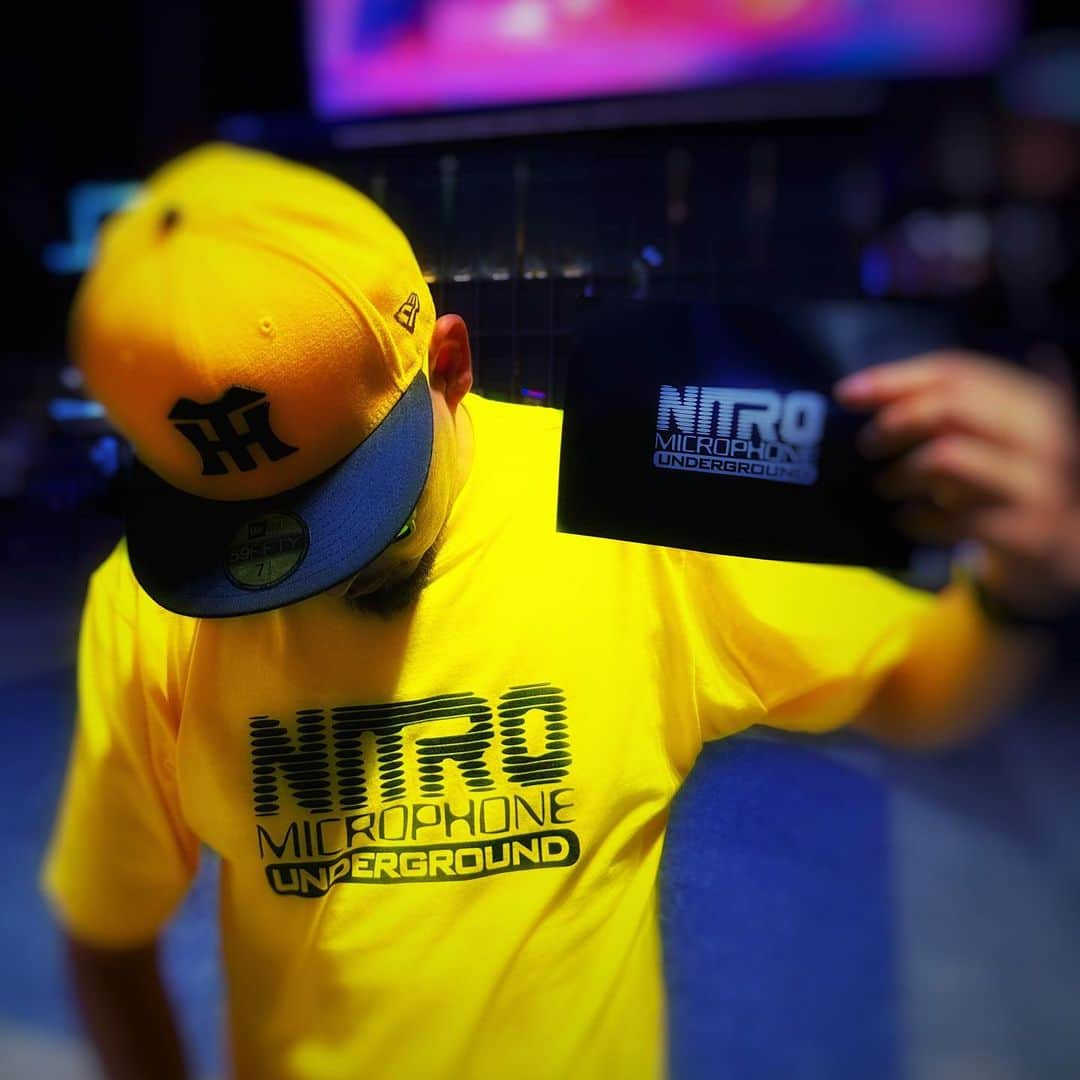 大江健次さんのインスタグラム写真 - (大江健次Instagram)「@nitromicrophoneunderground  伝説のHIPHOP CREW NITRO MICROPHONE UNDERGROUND🔥 ヘッズが騒つきまくりの NMU LOGO COLOR TEE Official Online Shop 明日の12:00発売ヒェ🔥 全12色 全部着て写真撮りたい🤳　✌️😎 もしくは12人で集まって 全色集合写真撮りたい📸  #nitromicrophoneunderground #onlineshop #brandnew #COLOR #Tshirt #全12色 #わたくしは #カナリアイエロー #ダークチョコレート #mckj #こりゃめでてーな #ヒェ🔥」8月9日 17時34分 - mckj_hagestagram