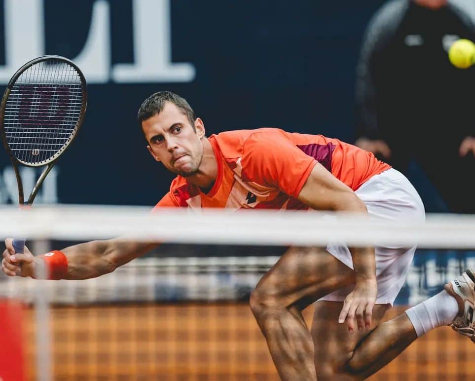 ラスロ・ジェレのインスタグラム：「Clay court swing photodump 🙃🙄😶‍🌫️💢🤳」