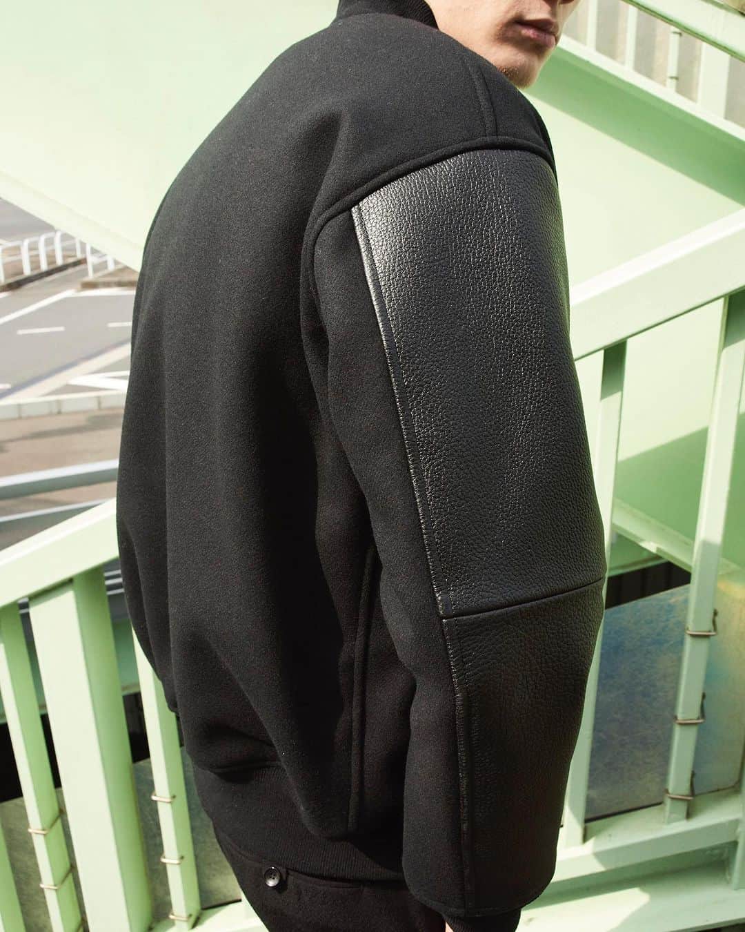 のインスタグラム：「. marka 23FW LOOK  WOOL DOUBLE CLOTH PUFFED AWARD JACKET price ¥118,800(tax in) col. BLACK delivery: OCTOBER  #marka @markaware_marka_official @markaware_marka_shop  Photograpy : @keita.goto Stylist : @yoshiaki__komaysu Hair : @hirokazu_endoo Model : @valentinbouman @mika」
