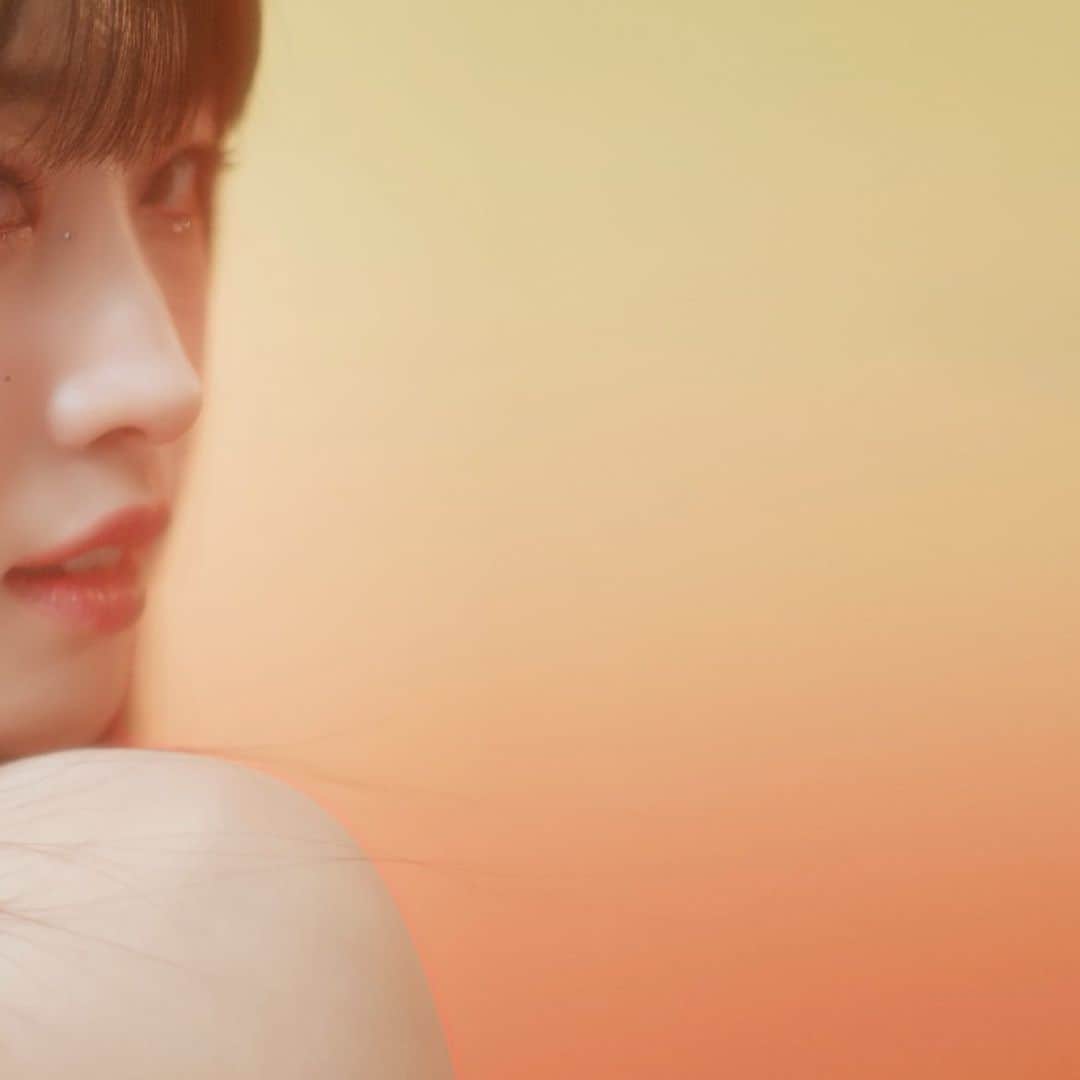 EVERGLOWのインスタグラム：「EVERGLOW 4TH SINGLE ALBUM  <ALL MY GIRLS> SLAY MV Teaser #SIHYEON  ▶ https://youtu.be/8Pg6h5UN5g4  2023.08.18 6PM (KST)  #EVERGLOW #에버글로우 #ALL_MY_GIRLS #SLAY #시현」