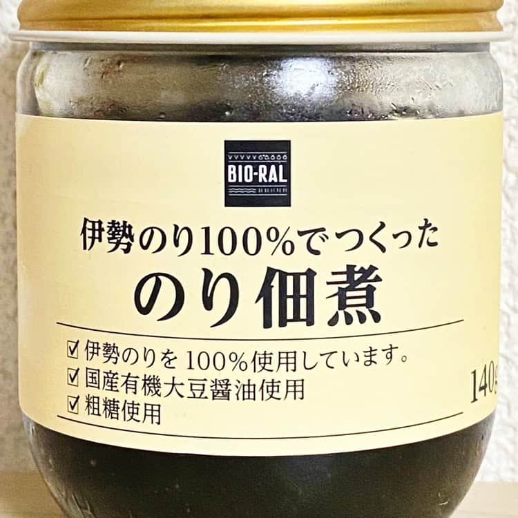 BIO-RAL靭店さんのインスタグラム写真 - (BIO-RAL靭店Instagram)「体にやさしい朝食、いかがですか？  白米のおともとして 存在感を放つのりの佃煮が BIO-RALから新発売しました🍚  ∴‥∵‥∴‥∵‥∴‥∴‥∵‥∴‥∵  👉伊勢のり100％使用 栄養塩を含む複数の川が流れ込む伊勢湾🌊 香りが強く、味が濃いことで知られています♪ 食べた時ののりの風味がピカイチです✨  ∴‥∵‥∴‥∵‥∴‥∴‥∵‥∴‥∵   👉ぜひ実感してほしい醤油の風味  化学調味料や酵母エキスなどを使わずにコク深い味に仕上がりました☺️💕 その理由は国産有機大豆醤油を使っているから👀 国産商品をお求めになるお客様のご期待にも応えられる商品です✨  ぜひ食べてみてくださいね😋 ∴‥∵‥∴‥∵‥∴‥∴‥∵‥∴‥∵  BIO-RAL 伊勢のり100%でつくったのり佃煮 140g/本体価格398円  ∴‥∵‥∴‥∵‥∴‥∴‥∵‥∴‥∵  ※価格は定番価格となりますので店頭表示価格と 異なる場合がございます。 ※一部取り扱いのない店舗がございます。 ※数には限りがございます。 品切れの際はご容赦ください。 ※画像はすべてイメージです。    皆様の気になる商品はなんですか？ ビオラルで「買ってみました！」「試してみました！」など @bioral_westのタグをつけて教えてくださいね🍀  ぜひお近くのライフものぞいてみてくださいね✨  #プライベートブランド #国産素材 #国産素材にこだわる #伊勢のり#伊勢湾 #のり佃煮 #佃煮 #醤油 #磯#国産大豆醤油 #新発売 #国産大豆#国産 #朝食 #白米 #ごはん #ごはんのおとも#冷ややっこ #丁寧な暮らし #風味#からだにやさしい #  #natural #bioral #ビオラル #ライフ #ナチュラルスーパーマーケット#大阪 #osaka」8月12日 9時00分 - bioral_west