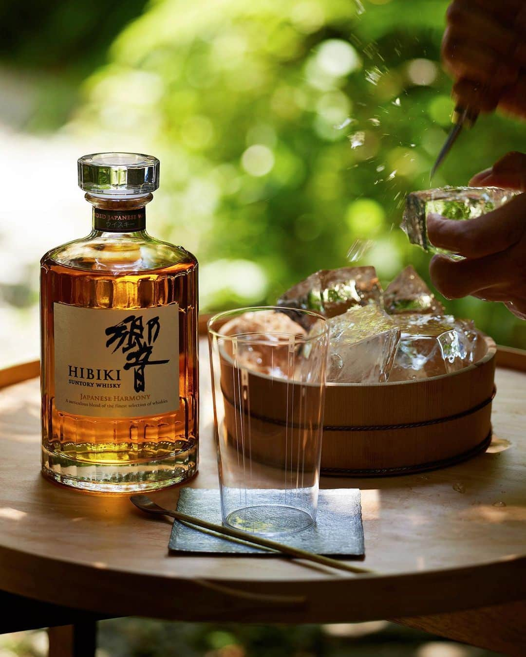 響 | SUNTORY WHISKY HIBIKIのインスタグラム：「. HIBIKI TIME ～二十四節気・立秋～  よく澄んだ純氷を割り砕く。 Crush the extremely clear, pure ice.  #hibiki #響 #hibiki_time #二十四節気 #24seasons #立秋 #risshu #withnature #深緑 #木桶 #純氷 #夏 #summer #夏の光 #summer #sunlight」