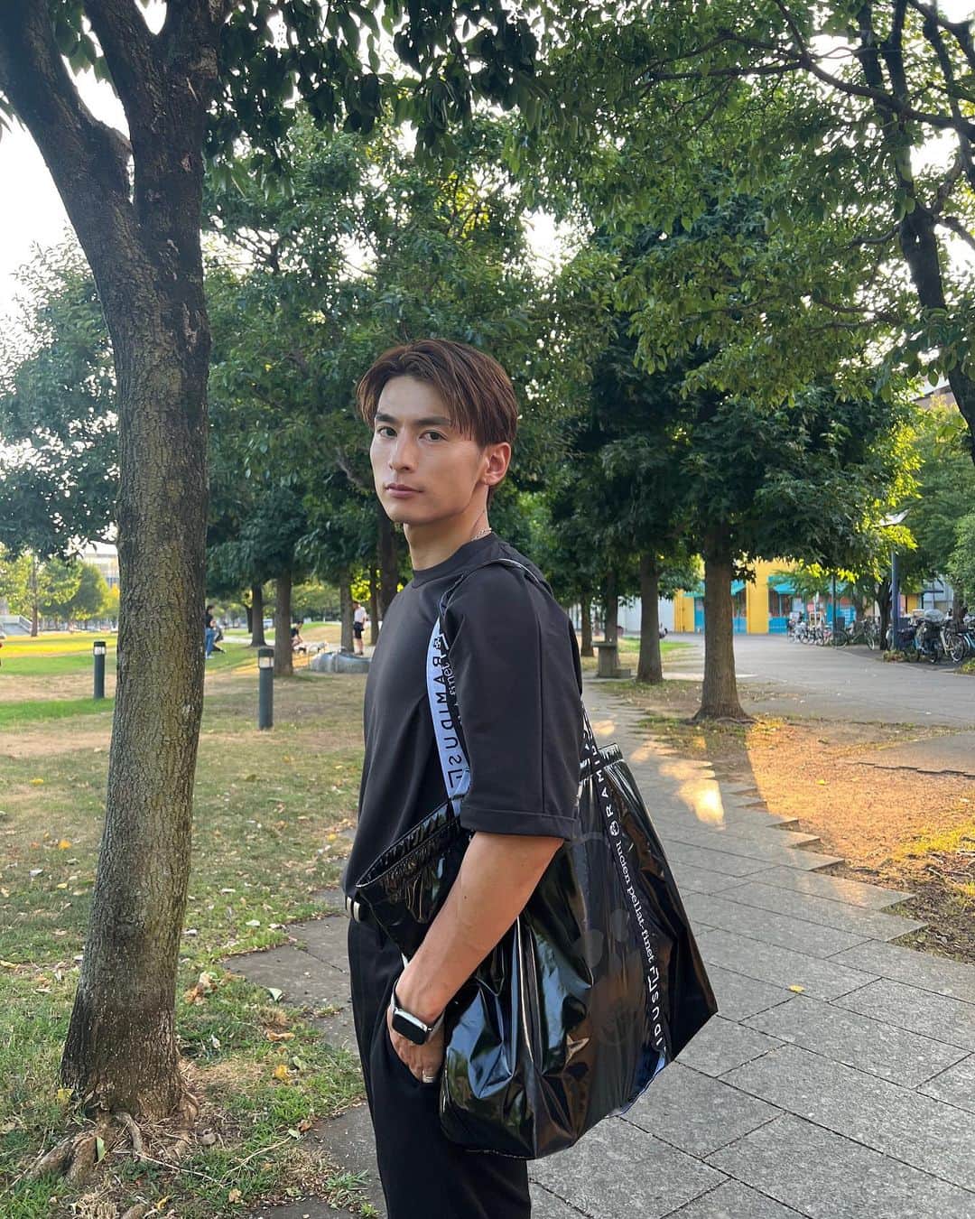 小見山直人 のインスタグラム：「ラグジュアリーストリートウェアのlucien pellat-finetとRAMIDUSがコラボしてバッグを発売✨ 軽いのに丈夫で収納もたくさんあってめちゃくちゃ使いやすい😊 光沢感のあるブラックとスカルが良い感じ👍✨ 8/10から発売！  @lucien_pellat_finet_official  #lucienpellatfinet #ルシアンぺラフィネ #ラミダス #RAMIDUS #コラボ」