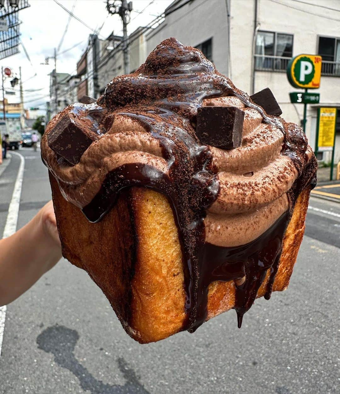 Coffee & Toast Tokyoのインスタグラム：「"Happy " チョコレートぱん‼︎ 🤎🤎🤎🤎🤎🤎🤎🤎🤎  “Chocolate is ground from the beans of happiness.”  クリーミーなチョコレートクリームとカカオ感たっぷりのチョコレートを合わせて。食感のアクセントにキューブチョコ。  たっぷりのチョコレートで満たされる、この幸福感、たまらんです😋😋😋  . . . . #happyチョコレートぱん #チョコレート  #チョコ  #chocolate  #chocolatecream  #チョコパン  #happy   #chocolat  #cioccolato  #chocola  #巧克力  #ช็อคโกแลต  #초콜릿  #三軒茶屋ランチ  #世田谷線カフェ  #パンスタグラム  #東京カフェ  #三軒茶屋カフェ #三軒茶屋  #パン #三茶カフェ  #三茶 #田園都市線カフェ #コーヒーアンドトースト  #coffeeandtoast #foodie  #foodiegram #chocolatebread」