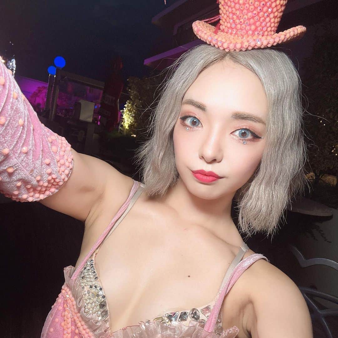 ジャスミンのインスタグラム：「. . ナイトプール💓 . #バーレスク大阪 #バーレスク大阪ジャスミン  #ジャスミン #バーレスク東京 #大阪観光 #イケメン #ナイトプール #みなと温泉  #dancer #gogodancer #burlesque #dance #jasmine #sexy #cool #nightpool  #좋아 #좋아요 #한국 #자스민 #아이돌」