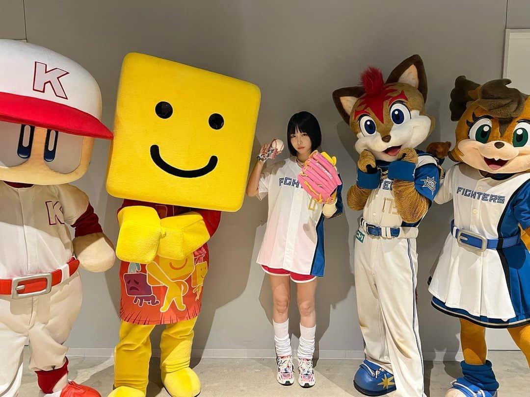 北海道日本ハムファイターズ フレップさんのインスタグラム写真 - (北海道日本ハムファイターズ フレップInstagram)「． 【始球式】  あのちゃんが来てくれたよ〜‼️  #あのちゃん #パワプロくん #調子くん  #北海道日本ハムファイターズ　 #lovefighters  #新時代　#FANSAREOURTREASURE  #フレップ #ポリーポラリス」8月9日 9時30分 - frep_the_fox