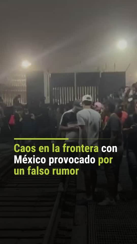 Primer Impactoのインスタグラム：「🎥 El falso rumor de que las puertas de la frontera con México estaban abiertas, desató el caos entre los migrantes y así respondieron las autoridades. @salduran con los detalles.    📺 Más en Primer Impacto a las 5pm/ 4C de lunes a viernes por @univision .」