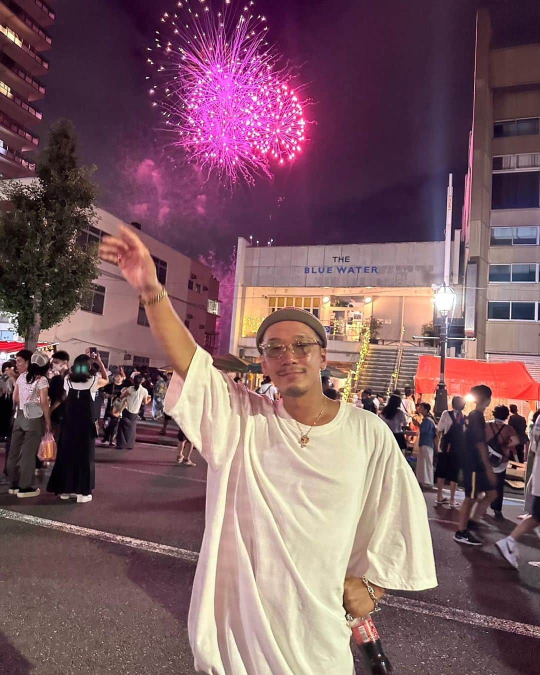 イルマニアさんのインスタグラム写真 - (イルマニアInstagram)「沼津祭りで10人ニキ選手と✌️  ブレイキングダウン見てたけどキャラ被ってるんだよなぁwww  パリピとかじゃなくて調子良い事言って速攻でやられるシーンは完全に被りすぎ🤣  でも会った時すごく律儀なニキでした☺️✨  お互い頑張りましょう🔥 #イルマニア#mcma#ブレイキングダウン#10人ニキ#breakingdawn #沼津祭り#沼津」8月9日 9時45分 - mcma0821