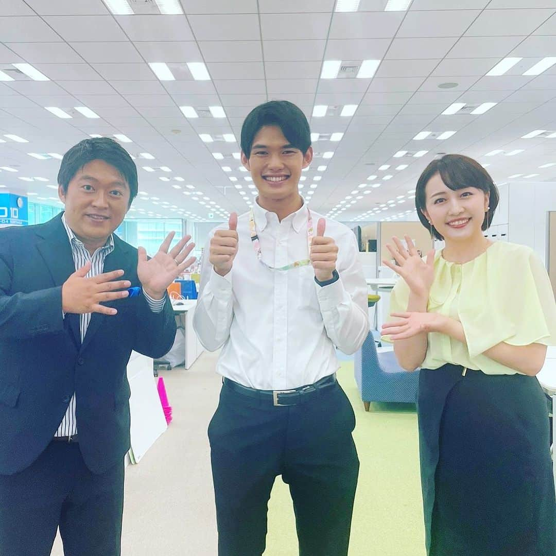 相内優香さんのインスタグラム写真 - (相内優香Instagram)「新人の長部稀（おさべまれ）アナウンサーがピンチヒッターでモーサテに初登場。 爽やかです！✨✨  #モーサテ  #モーニングサテライト #長部稀 #矢内雄一郎 #相内優香」8月9日 9時56分 - yuuka_aiuchi