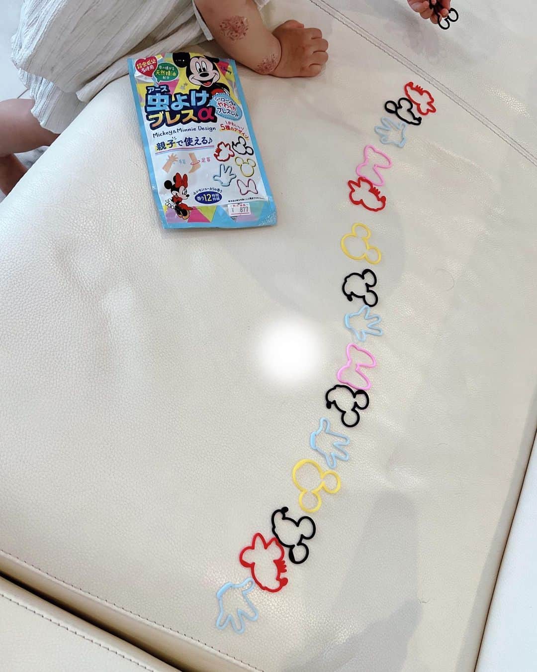 のインスタグラム：「* * 好きだよねぇ♡   #虫よけブレス  蚊に刺されると酷くなるタイプの人。 しかも跡も残りやすいのかも。 * *」