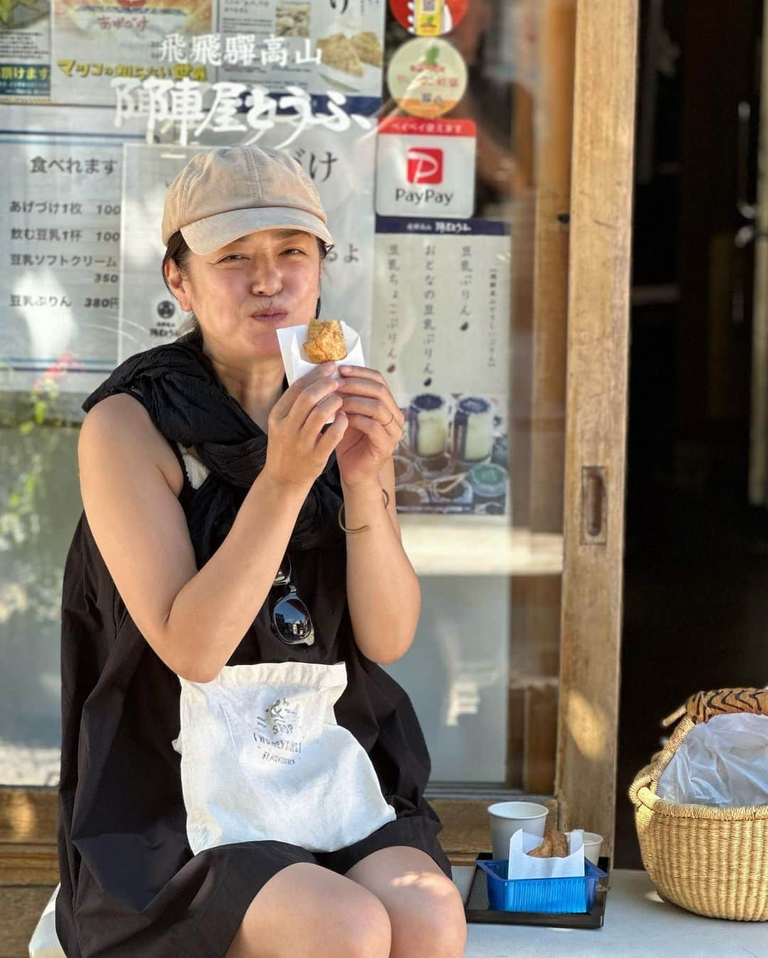 加藤紀子さんのインスタグラム写真 - (加藤紀子Instagram)「のんびり朝市覗いて オープンと同時に入ったのは 大好き“陣屋とうふ　古川屋”さん。  出来たて焼きたてのあげづけ、 フレッシュ豆乳は 幸せ飛騨高山モーニング❤️ これ、どこかのカフェでやってくれないかなー☺️  #飛騨高山 #あげづけ #宮川朝市 #陣屋豆腐古川屋」8月9日 10時32分 - katonoriko