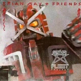 中村松江さんのインスタグラム写真 - (中村松江Instagram)「今日の一曲はBrian May + Friendsで『Star Fleet』です✨ ミニアルバム「Star Fleet Project」に収録。 1983年にクイーンのギタリスト、ブライアン・メイがリリースした日本の永井豪原作の特撮人形劇『Xボンバー』がイギリスで放映された際のテーマ曲のカバーです✨ ボーカルとギターを担当したブライアン・メイ以外の参加メンバーはエドワード・ヴァン・ヘイレン(ギター)、REOスピードワゴンのアラン・グラッツァー(ドラムス)、ロッド・スチュワート・バンドのフィル・チェン(ベース)、アリス・クーパー・バンドのフレッド・マンデル(キーボード)、クイーンのロジャー・テイラー(バックボーカル)という豪華な顔触れでした🎶 あのクイーンのブライアン・メイの初ソロ名義ですから、当時ワクワクしましたね😄 (№1433) #歌舞伎 #中村松江 #brianmay  #starfleet #starfleetproject」8月9日 10時25分 - matsue_nakamuraofficial
