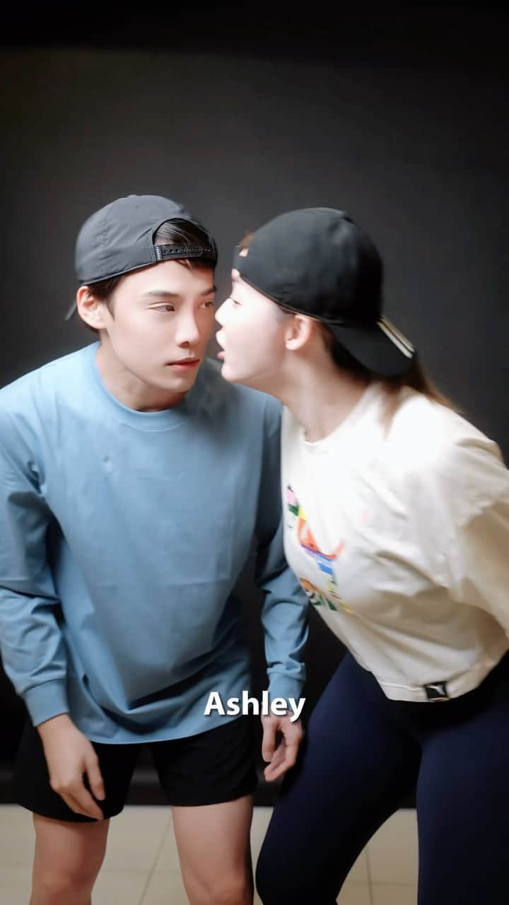 YingTzeのインスタグラム：「Life is hard when u have a girlfriend like me , agree?  #relationshipmemes」