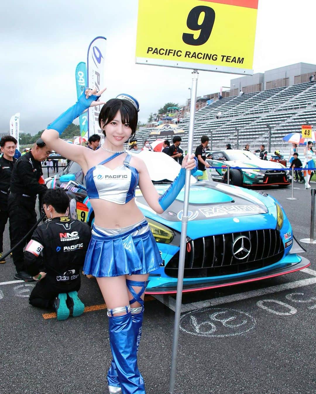 佐々木萌香さんのインスタグラム写真 - (佐々木萌香Instagram)「.  SUPER GT 🧚🏻‍♂️ ︎︎◝✩ Pacific Fairies  雨すごかった☂️ こんな雨の中のピットウォークと グリッドでも沢山の人会いにきてくれたね〜🫶🏻  .  #SUPERGT #SGT #富士スピードウェイ  #FSW #pacificracingteam #ぶいすぽパシレー #ぶいすぽっ #パシフィックレースクイーン #レースクイーン #racequeen #rq #モータースポーツ #motorsport #コスプレ #コスチューム #佐々木萌香」8月9日 10時41分 - moeka_sasaki
