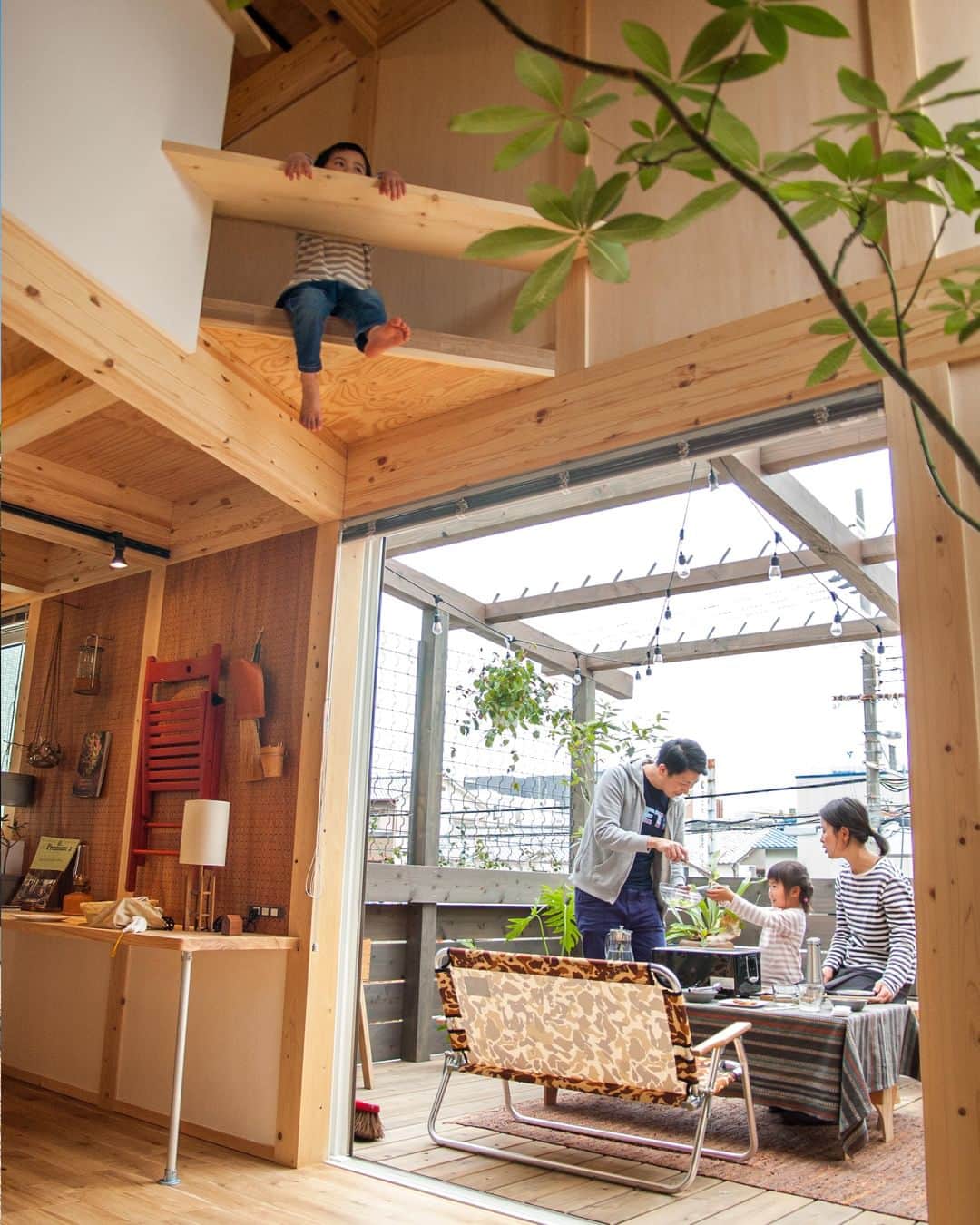 田中工務店／大阪／木の家さんのインスタグラム写真 - (田中工務店／大阪／木の家Instagram)「北摂で建てる木の家@大阪府吹田市 これから家づくりをされる方が、気軽に設計士と住まいのご相談が頂けるように、無料相談会を開催いたします。話のわかる設計士に直接相談すれば、必ず暮らし心地のよい家になります。 おうちキャンプが楽しめるモデルハウスでの開催ですので、実際の暮らしもイメージしていただけます。  設計士に直接、家づくりの正しい進め方や、土地探しのこと、大切な予算のこと、デザイン・間取りのこと、インテリア・お庭のことまで、家づくりに関することは何でもご相談ください。  #工務店がつくる家 #木の家 #大阪注文住宅 #おうちキャンプ #家づくり記録 #家づくりアイデア #マイホーム記録 #北摂ママ」8月9日 10時37分 - tanaka.komuten