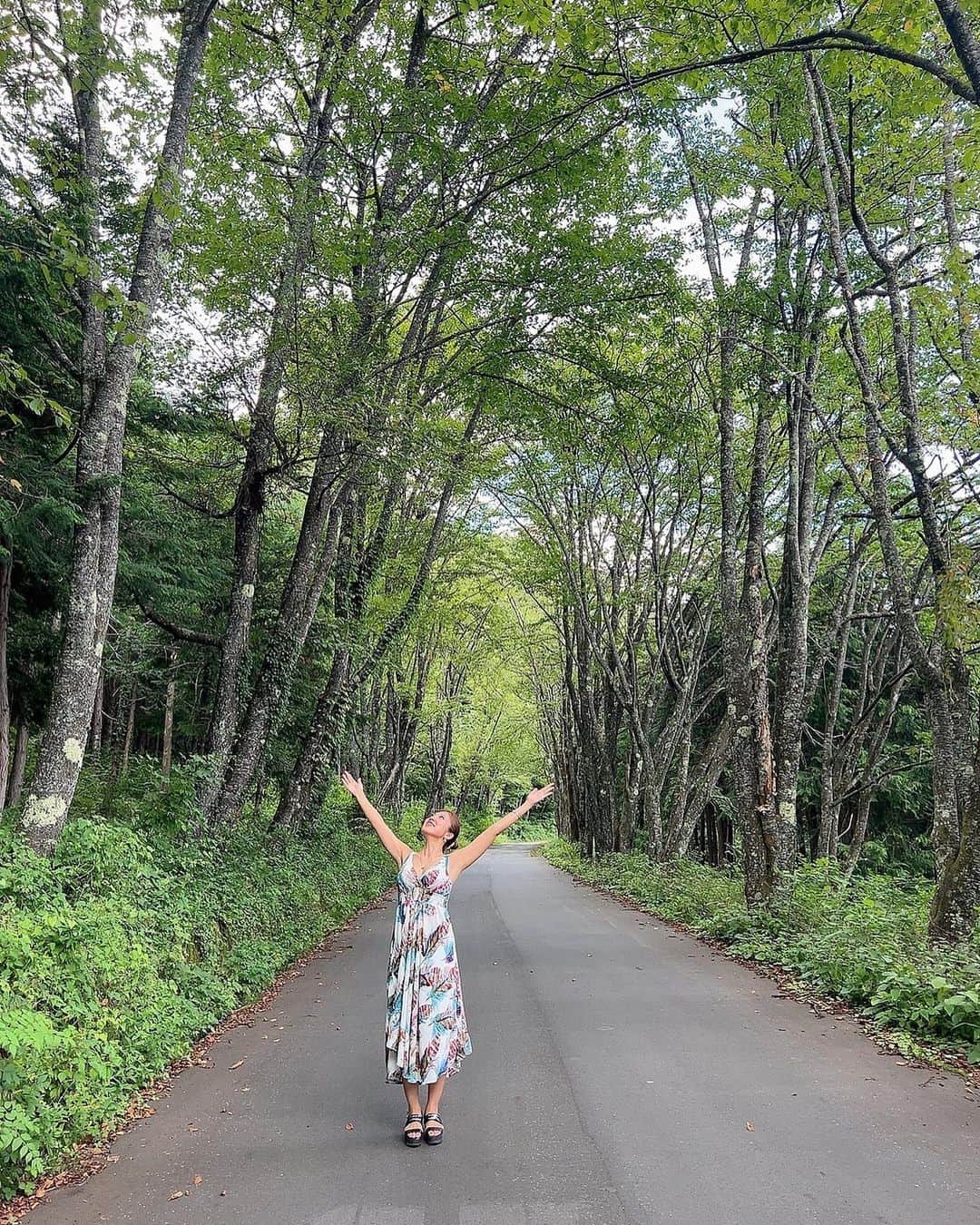 神谷麻美さんのインスタグラム写真 - (神谷麻美Instagram)「#大自然  #満喫中 〜💖⛰️🌳🌲💖🌞🌈💖✨️   #一体化 💖ᨒ𖡼.𖤣𖥧💖🍀💖✨️   #パワーチャージ ❤️‍🔥💖👼🏻🫶🪐💖❤️‍🔥✨️」8月9日 10時43分 - asamice428