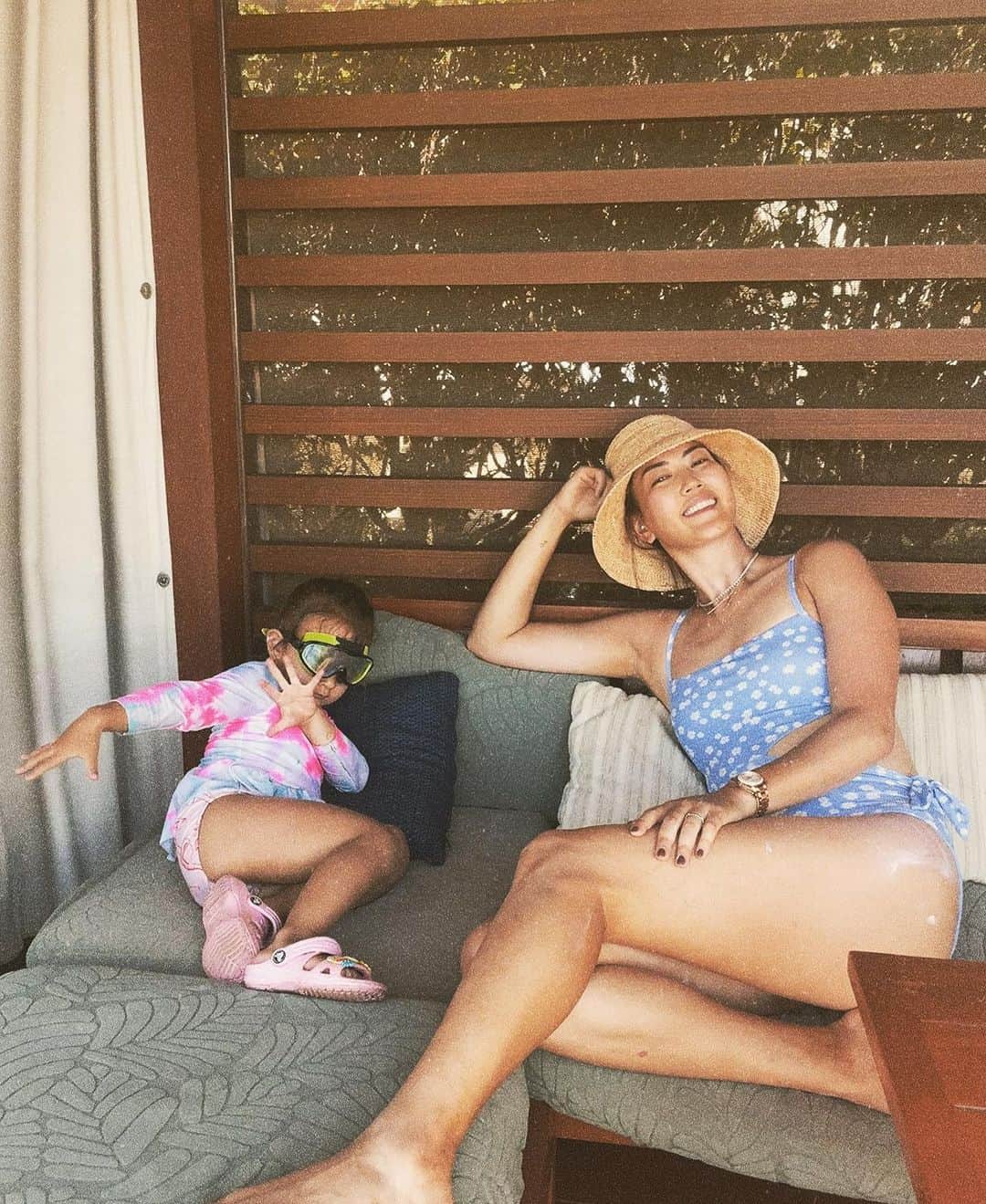 ミシェル・ウィーのインスタグラム：「A lil golfing + a lil cabana time 😍😍 Swipe to see Makenna hit a bomb 💪🏼 @fsmaui  #hawaii #travel」
