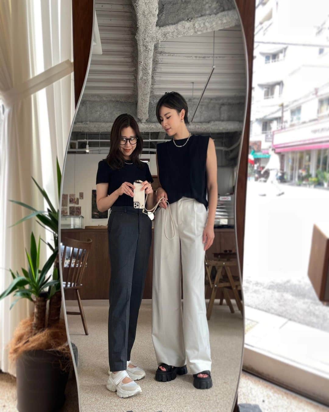 赤松悠実のインスタグラム：「👅  脚も長くなってるし アゴも長くなってる😇🫶」