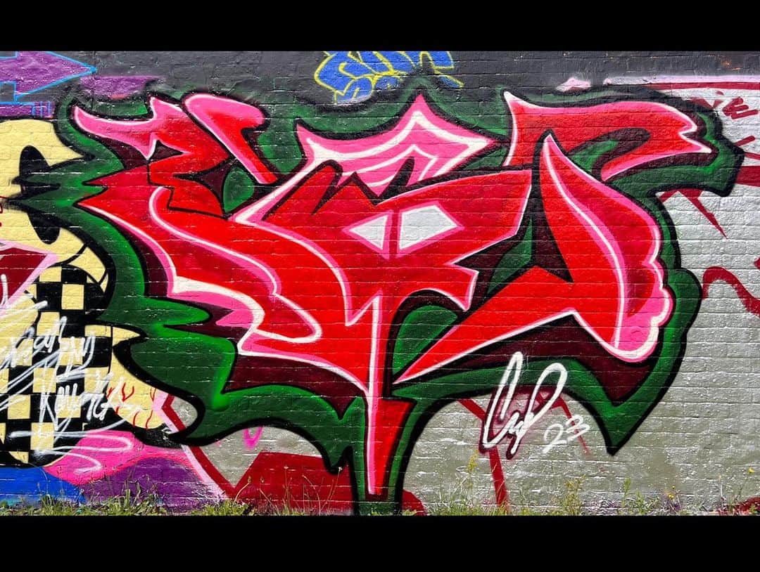 京佳さんのインスタグラム写真 - (京佳Instagram)「The graffiti has passion so much and so powerful and so lovely! I felt blessed to see it. By @louis_phillips_art  Thank you for sharing amazing times with me always ❤️💕  #graffiti #london  私の大好きな人のグラフィティ。 情熱ありまくりで、本当強いなあと みてるだけでめっちゃ幸せにしてくれる💕いつもありがとおお」8月9日 11時25分 - kyouka_1202