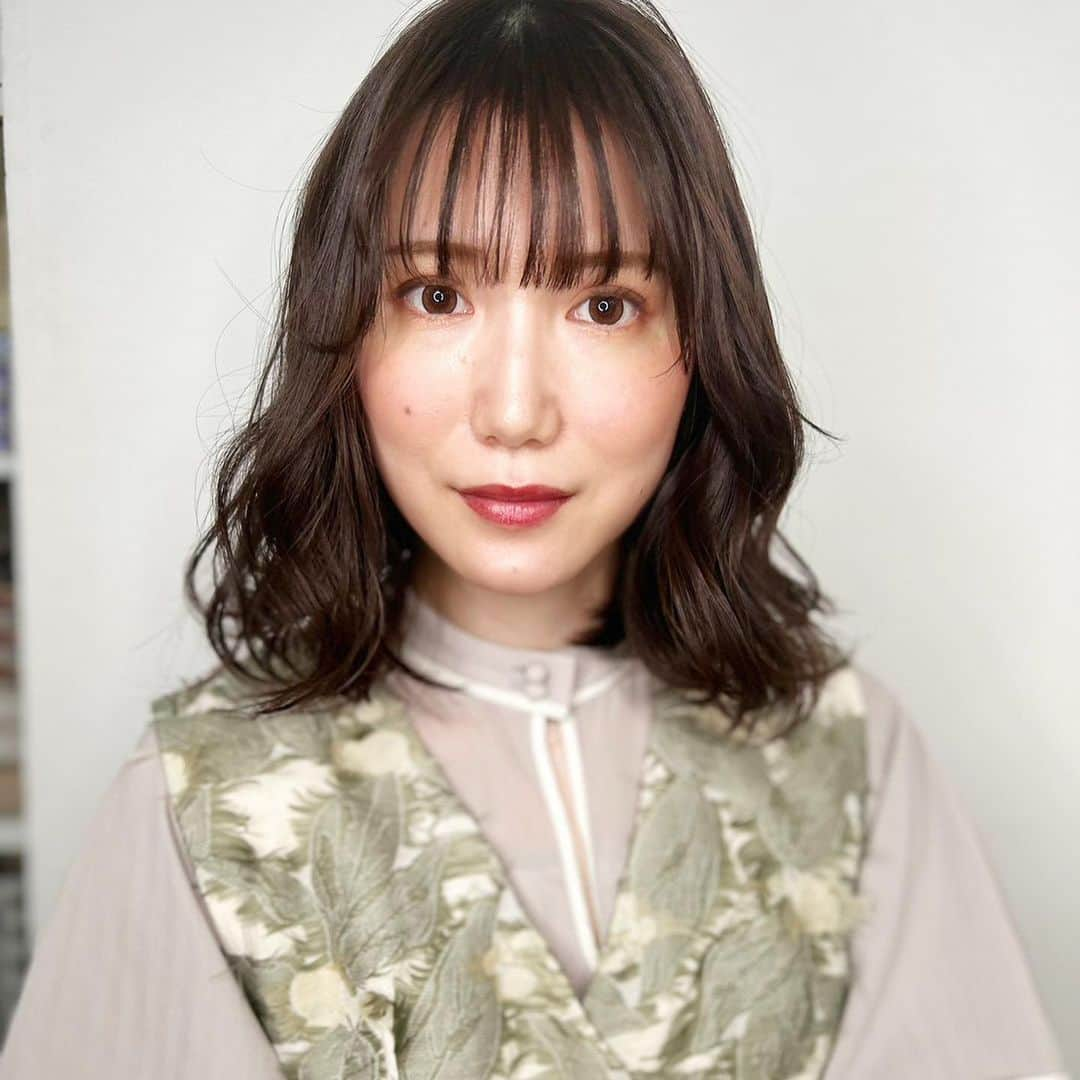 浦和の美容室、美容院｜COVER HAIRカバーヘアーさんのインスタグラム写真 - (浦和の美容室、美容院｜COVER HAIRカバーヘアーInstagram)「. 見て頂きありがとうございます💕 来ていただいたお客様を綺麗にしたい一心で、なりたいデザインにお手伝いさせていただいております✂ . 美容師選びどうやって選んでますか？😳 値段？？なんとなく？？近いから？？ どれも間違えてないと思います！ . . 声を大にして言いたいこと！！ ヘアスタイルで人生は変わります🥺💕 自分に自信がついて、周りに褒められて 仕事や学校で上手くいく、そして笑顔になれるお客様を沢山見させていただきました☺️✂ . 【悩んでる方へ】 ・ボブやショートボブが得意です◎ ・家でもできるスタイリング方法お伝えします◎ ・可愛くします◎ ・広がりを収めます◎ . 【カット】 自分で再現できるカットをしています！ 乾かすだけでもまとまる可愛い💕 お家でスタイリングしやすいを心がけています！ . . @coverhair_official @coverhair_recruit @lupin_1969  . . #美容師 #美容室 #ボブ #ショート #ショートボブ #埼玉 #ショートヘア #切りっぱなしボブ #ボブヘアー #大人ショート #前下がりショート #30代ヘアスタイル #耳掛けショート #埼玉美容室 #ハンサムショート女子 #20代ヘアスタイル #結べるボブ #ボブショート #埼玉美容師 #ハンサムボブ #大宮ショート #浦和ショート #埼玉ボブ #埼玉ショート #埼玉ショートボブ #大宮ボブ #大宮ショートボブ #浦和ボブ #川口ショート #川口ボブ」8月15日 19時00分 - coverhair