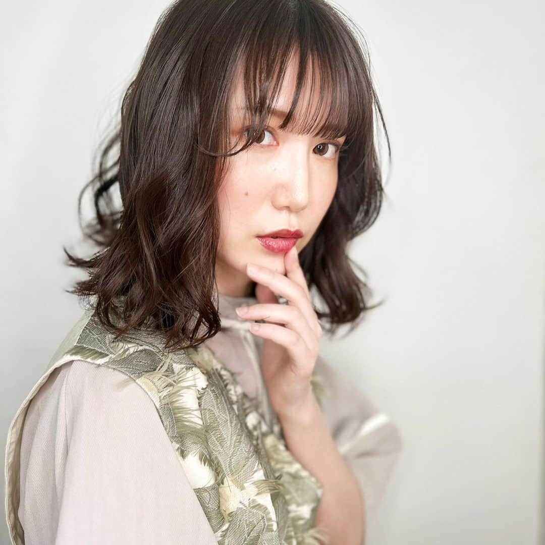 浦和の美容室、美容院｜COVER HAIRカバーヘアーさんのインスタグラム写真 - (浦和の美容室、美容院｜COVER HAIRカバーヘアーInstagram)「. 見て頂きありがとうございます💕 来ていただいたお客様を綺麗にしたい一心で、なりたいデザインにお手伝いさせていただいております✂ . 美容師選びどうやって選んでますか？😳 値段？？なんとなく？？近いから？？ どれも間違えてないと思います！ . . 声を大にして言いたいこと！！ ヘアスタイルで人生は変わります🥺💕 自分に自信がついて、周りに褒められて 仕事や学校で上手くいく、そして笑顔になれるお客様を沢山見させていただきました☺️✂ . 【悩んでる方へ】 ・ボブやショートボブが得意です◎ ・家でもできるスタイリング方法お伝えします◎ ・可愛くします◎ ・広がりを収めます◎ . 【カット】 自分で再現できるカットをしています！ 乾かすだけでもまとまる可愛い💕 お家でスタイリングしやすいを心がけています！ . . @coverhair_official @coverhair_recruit @lupin_1969  . . #美容師 #美容室 #ボブ #ショート #ショートボブ #埼玉 #ショートヘア #切りっぱなしボブ #ボブヘアー #大人ショート #前下がりショート #30代ヘアスタイル #耳掛けショート #埼玉美容室 #ハンサムショート女子 #20代ヘアスタイル #結べるボブ #ボブショート #埼玉美容師 #ハンサムボブ #大宮ショート #浦和ショート #埼玉ボブ #埼玉ショート #埼玉ショートボブ #大宮ボブ #大宮ショートボブ #浦和ボブ #川口ショート #川口ボブ」8月15日 19時00分 - coverhair