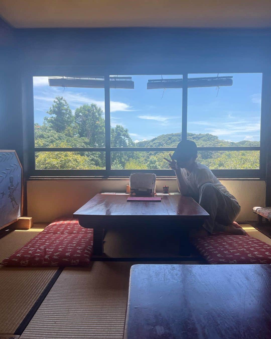8utterflyのインスタグラム：「夏を満喫してるよ。みんなはどう？🍉  タイムマシーンと 願って、願っても令和版 好評配信中！ ぜひ聴いてね  梅ジュース、さいこう」