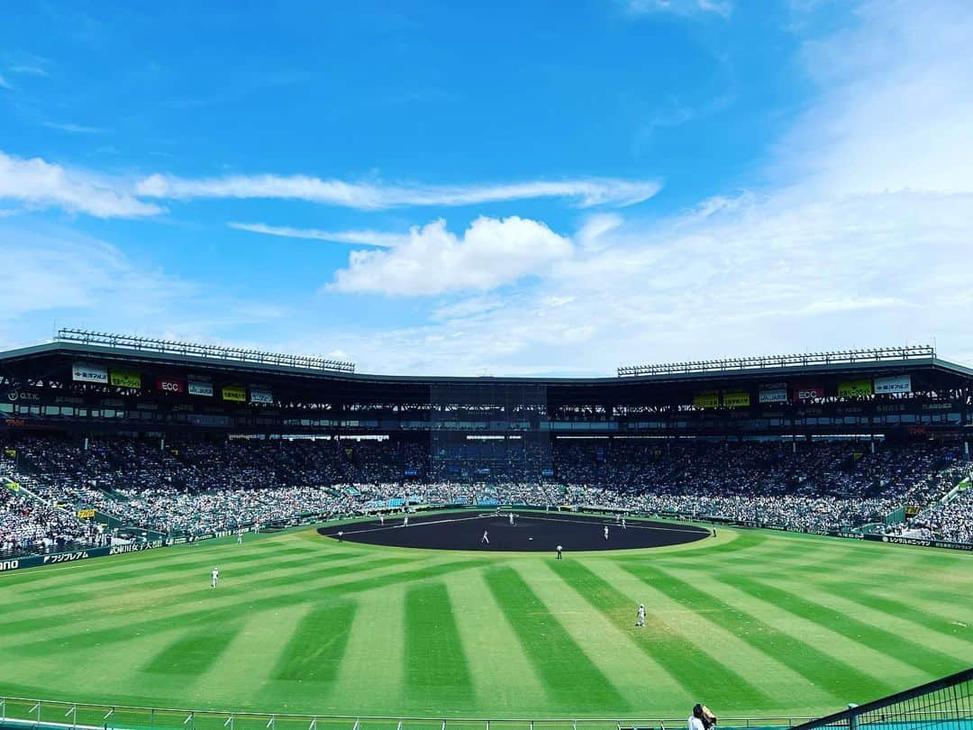 岡友美のインスタグラム：「この景色好き⚾️  暑いけど🥵風あるからなんとか☀️」