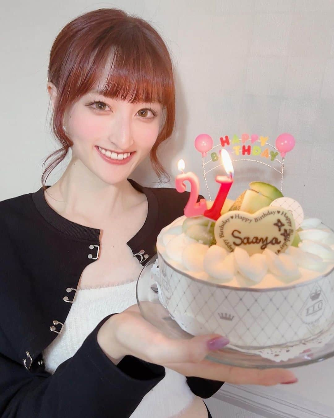 さあやさんのインスタグラム写真 - (さあやInstagram)「. 8月9日21歳㊗️になりました🎂 20歳ではとても素敵な経験をさせて頂きました❤︎関わってくださった全ての皆様ありがとうございます🕊️ 21歳も最高な一年になりますように🎀 そして偶然にも今日が留学出発日です🤭 🇺🇸行ってきます〜✊🏻 誕生日が2日間なんて初めてっ😚🩷 ドキドキするけど、頑張ります🤣 . . . #誕生日#誕生日プレート#02#21歳#大学生#法政大学#留学#アメリカ留学#留学生活#studyabroad#sa#女子大生#美脚#flf#fff#いいね返し#アメリカ生活#ケーキ#バースデープレート#バースデー#バースデーサプライズ#誕生日ケーキ#fyp#大学生コーデ#留学準備#インフルエンサー#山本紗彩#ライバー女子#ファッション#ファッションコーデ」8月9日 17時45分 - saya___endo