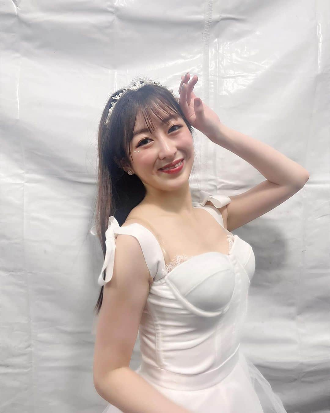 伊豆田莉奈のインスタグラム：「เวลาทุกวินาทีของเธอมีค่าก็รู้อยู่แก่ใจ แต่ทำไมมีบางอย่างข้างในร้องไม่ยอมเข้าใจ  ☪︎*｡꙳  #IzurinaCGM48 #伊豆田莉奈 #いずりな #夜風の仕業 #พระจันทร์เสี้ยว  #cgm48」