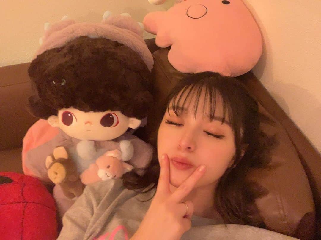 MARiAのインスタグラム：「束の間のお家時間だった🏠 今日からまた飛び立ちますっ✈️  #GARNiDELiA #MARiA #小美 #美依礼芽」