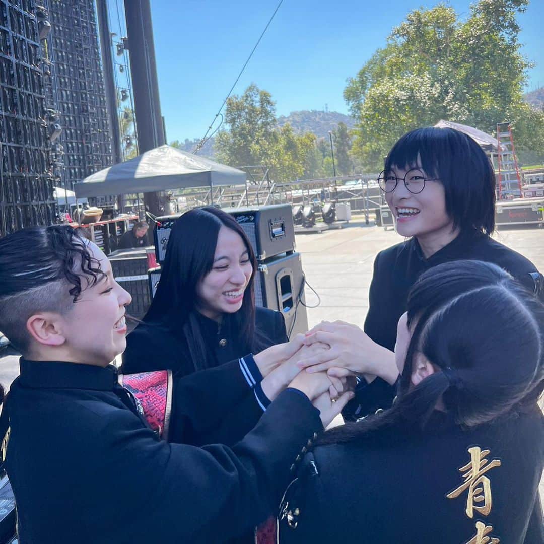 のインスタグラム：「LOS ANGELES 🏫🖐HEAD IN THE CLOUDS  @hitcfestival 🇺🇸🇺🇸」