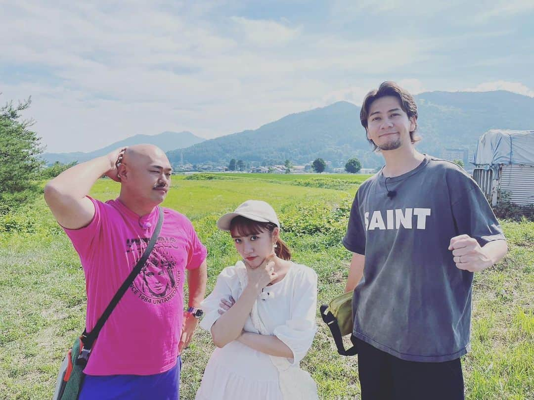 テレビ東京「太川蛭子の旅バラ」さんのインスタグラム写真 - (テレビ東京「太川蛭子の旅バラ」Instagram)「今夜8/9(水)放送の水バラは 富士五湖をめぐる🎲すごろく旅🎲  『TEAMたかみな』には 元AKB総監督も務めた高橋みなみリーダーと親友のクロちゃん、 そして対決旅初参戦のJOYさん  ご存知の方も多いと思いますが、 たかみなとクロちゃんはプライベートでも本当に仲良し👫 遠慮ないツッコミ合いは、観てるコチラも大笑いしてしまうほど羨ましい関係✨  そこにJOYさんが加わると さらにおもしろさがパワーアップ😂👏👏👏  爆笑のTEAMたかみなは見逃せないポイント☝️  そして数々のミッションを行う中で、 JOYさんに幾度となく訪れる不運な出来事が💦  旅の命運を握る🎲サイコロの女神はどちらのチームに微笑むのか⁉️  今夜6時25分からのテレビ東京をお見逃しなく‼️  テレビ東京が観られない地域の方も、TVerでリアルタイム配信を行っていますので、そちらも是非チェック✅して下さい☺️✌️  #テレビ東京 #テレ東 #水バラ #高橋みなみ #たかみな #クロちゃん #安田大サーカス #JOY #大親友 #富士山 #富士五湖 #河口湖 #夏休みシーズン #対決旅 #バス旅」8月9日 12時08分 - tvtokyo_tagaebi