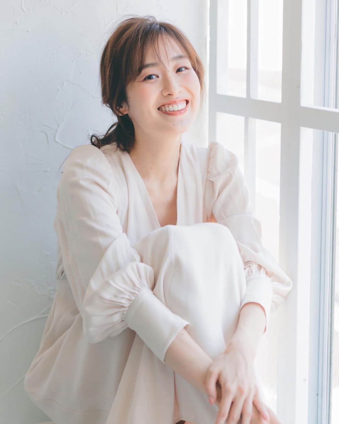 白姫あかりのインスタグラム：「. 作品撮り　part.２🌱  最初は宣材写真っぽく撮っていただいてたのですが 突然、写真集っぽく撮ろう❗️と 提案してくださって生まれたカット📷  #shotting  #model #fashionmodel #作品撮り #モデルのお勉強」