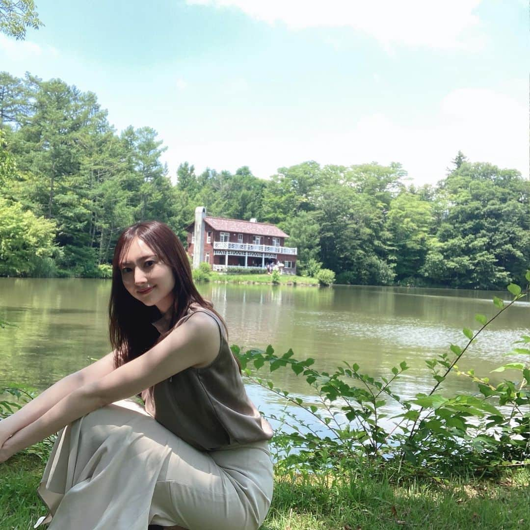 大平有沙のインスタグラム：「思い出のマーニー🌿 ボートに一生懸命ついてきた可愛い鴨🦆(餌持ってないんだごめんね...)」