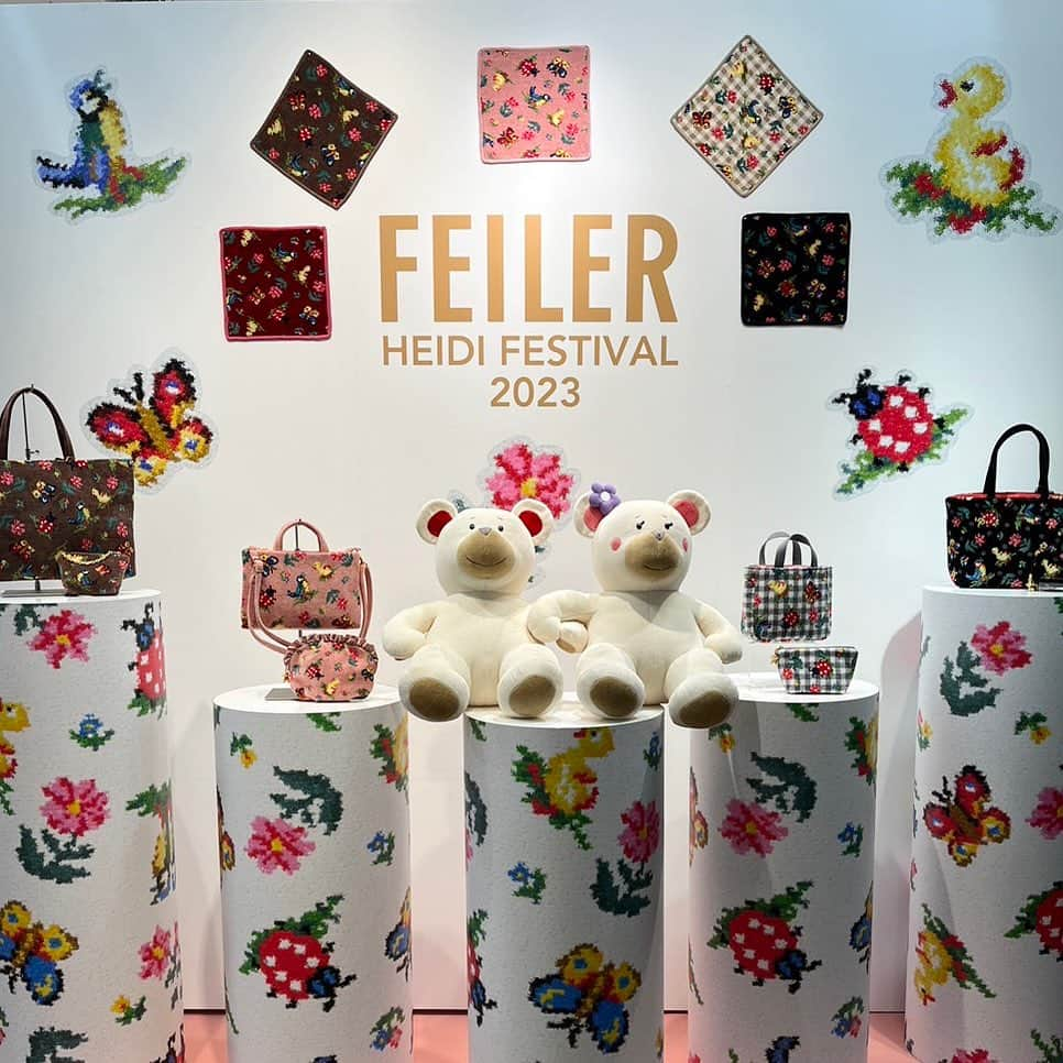 フェイラー（FEILER）さんのインスタグラム写真 - (フェイラー（FEILER）Instagram)「【日本橋三越本店　三越創業350周年企画＜フェイラー＞ハイジフェスティバル2023が本日8月9日（水）開催！】   本日8月9日（水）から8月15日（火）の期間、日本橋三越本店@mitsukoshi_nihombashi本館5階スペース#５にて三越創業350周年企画＜フェイラー＞ハイジフェスティバル2023が開催！  新作の『#ハイジ』商品や4年前から始まったお客さま参加型ハイジ商品企画「HEIDI DESIGN LAB/ハイジデザインラボ」から生まれた過去のアーカイブカラーから特別な『ハイジ』商品を #三越創業350周年を記念して、種類豊富にご用意いたしました。   🩷お買い上げプレゼント イベント会場には、フェイラー公式キャラクターFEILER Bear リーベくんとガールフレンドのFEILER Bearリリアちゃんがいち早く駆けつけてお祝いをしました！ イベント期間中は二人が不在になるため、ご来場の皆さまに素敵なお買い上げプレゼントをご用意いたしました。 ※ FEILER Bear リーベくんとガールフレンドのFEILER Bearリリアちゃんは会場におりませんので、ご了承お願いいたします。  会期中、＜フェイラー＞商品を店頭で税込6,600円以上（ご優待後・当日のみ合算可）をお買いあげの上、三越伊勢丹アプリのクーポン画面をご呈示いただいた先着150名さまに #アンリシャルパンティエの＜フェイラー＞オリジナル #しあわせサブレ (FEILER Bearリーベくんの顔イラスト）3枚入りセットをお一人さま1つずつプレゼント！   🩵イベント また8月11日（金・祝）にはエムアイカード特典のイベントもございます。  ＜フェイラー＞記念撮影のご案内 時間受付：午前10時～午後0時30分、午後2時～午後5時まで（各回想定：約10分） フェイラーの美しい商品に囲まれて、ご家族・ご友人などで記念撮影をしてみませんか。 エムアイカードで＜フェイラー＞商品を税込5,500円（ご優待後・当日のみ合算可）ご購入いただいた方に、プロのカメラマンによる撮影後、写真はすぐに＜フェイラー＞オリジナルフレームに入れてプレゼントいたします。 ＊当日の混雑状況によって整理券を配布する場合がございます。 （整理券をお配りする場合は本館5階スペース＃５にて配布いたします。）   8月12日（#ハイジの日）まであと3日！ ぜひ素敵な日が迎えられるようご来店を心からお待ちしております！   《日付》8月9日（水）～8月15日（火） ※イベント初日のみ、入場規制がございます。 《場所》日本橋三越本店　本館5階スペース#5 イベント情報・詳しくはこちらから https://www.mistore.jp/store/nihombashi/shops/living/living_stationery/shopnews_list/shopnews0778.html - - - - - - - - - - - - - - - - - - - - - - - - - - - 上記サイトは、ストーリーズにリンクをつけております。 - - - - - - - - - - - - - - - - - - - - - - - - - - -  #ハイジの日2023 #ハイジの日 #ハイジ #フェイラー #FEILER #日本橋三越本店 #ハイジフェスティバル #日本橋三越本店フェイラーショップ  #日三350 #ドイツ #ライフスタイルブランド #ギフト #暮らしを楽しむ #幸せつむぐもっとずっと #ハンカチはフェイラーと決めています #心はいつだって踊れる。」8月9日 12時47分 - feiler_jp