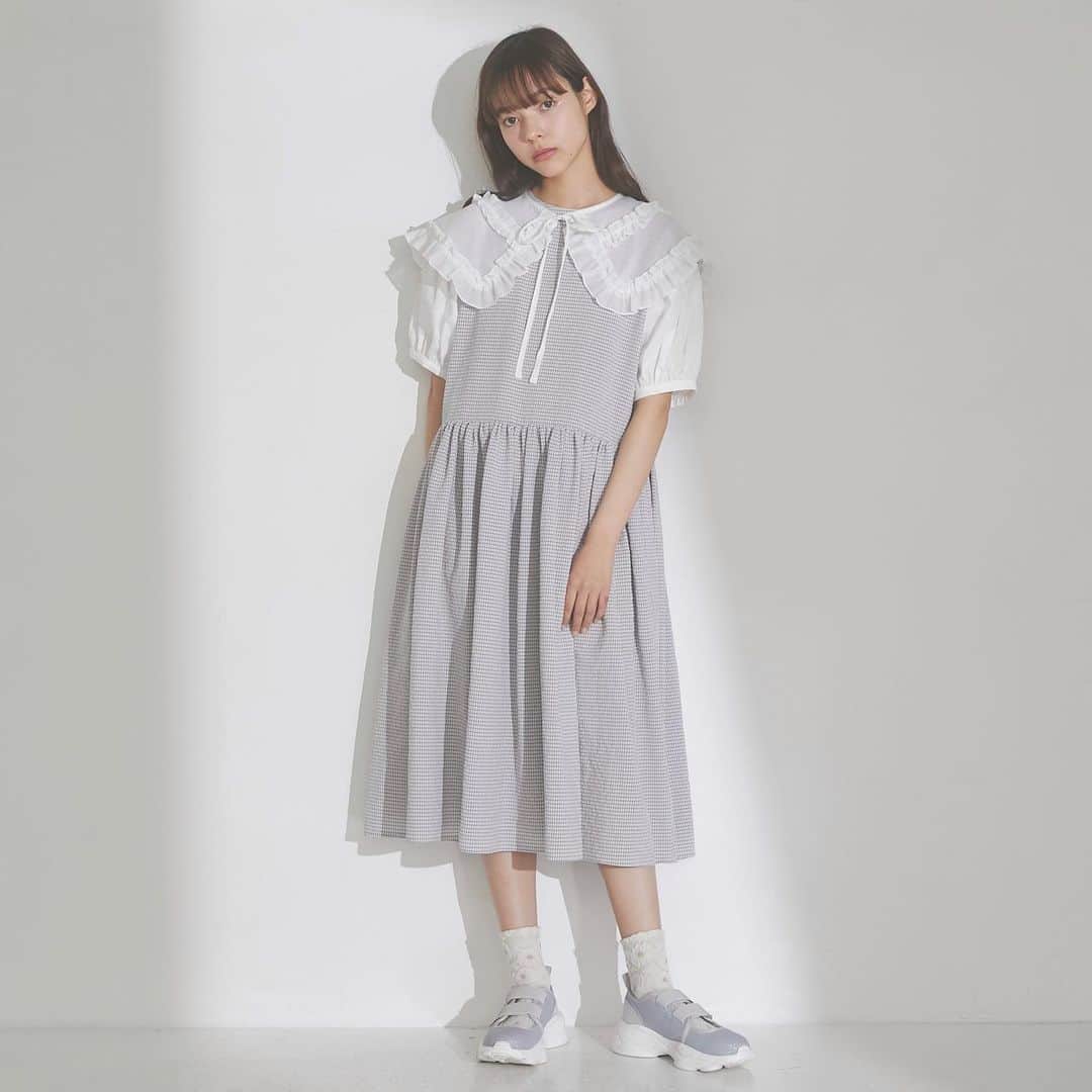 merry jennyのインスタグラム：「【 guerrilla SALE ! 】 ㅤㅤㅤㅤㅤㅤㅤㅤㅤㅤㅤㅤㅤ 24時間限定 SALE 開催中 ❤︎ topのURLから⇨  @merryjenny_instagram  ぜひcheckして下さいね！ ㅤㅤㅤㅤㅤㅤㅤㅤㅤㅤㅤㅤㅤ  ◯ checkドッキングパフワンピース col : l.gray / beige / black ¥9,900→ ¥3,900 (tax in)   ◯ backリボンワンピース col : o.white / blue / black ¥13,200→ ¥5,900 (tax in) ㅤㅤㅤㅤㅤㅤㅤㅤㅤ　  #merryjenny #メリージェニー  #2023ss #spring #summer #reflection」
