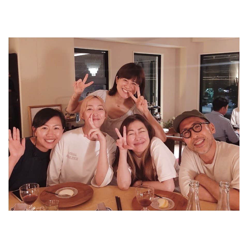 のインスタグラム：「🍷reunion ひさなおかえり会🇬🇧🇯🇵  みぽこ、さだちゃんともひさしぶりで、みんなと笑い倒した一日。 カメラロールはおもしろ写真で溢れてて、見直すだけで倒れそう🫠😆  日々、愉快と美味しいで生きていきたい😎」