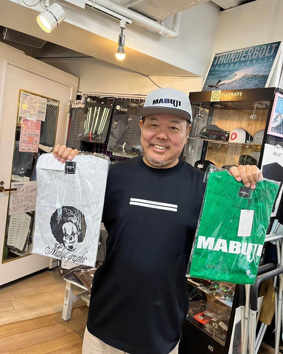 ほんこんさんのインスタグラム写真 - (ほんこんInstagram)「MABUJI新作 サーフトリップで #mabujigraphic  #tシャツ  #キャップ #コーストライン #ほんこん #ほんこん流波乗りのすすめ」8月9日 13時11分 - hongkong2015_4_9