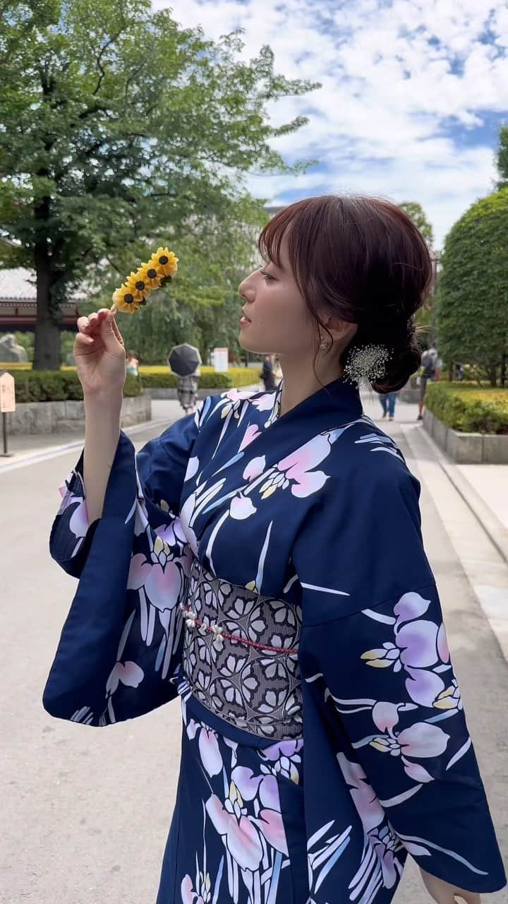 黒坂優香子のインスタグラム：「🌻🍧🎐  浅草さんぽをぎゅっと🎥  青い空、白い雲、太陽、浴衣、浅草、夏、 可愛いひまわりのお団子、暑い日に食べるカキ氷。  夏を満喫した日♡  #浅草 #浴衣 #浅草散歩 #夏 #浅草グルメ #カキ氷」