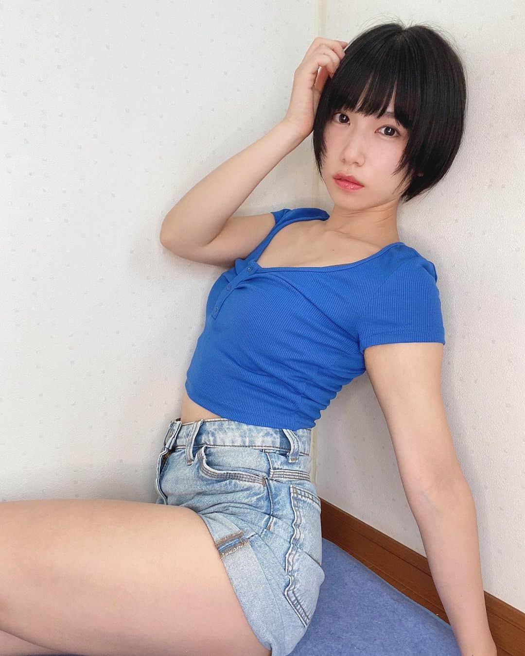 のインスタグラム：「Blue.  #photooftheday #instagood #selfie #hairstyle」