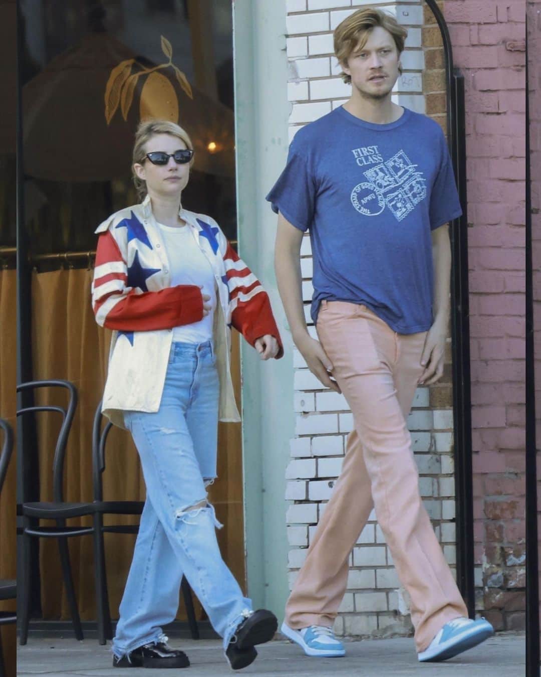 Just Jaredさんのインスタグラム写真 - (Just JaredInstagram)「Emma Roberts steps out for a low-key lunch date with boyfriend Cody John. #EmmaRoberts #CodyJohn Photos: Backgrid」8月9日 13時27分 - justjared